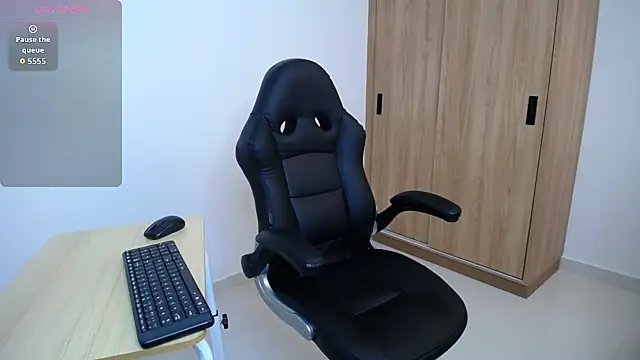 Snapshot of karoll_marquez chatting on December 2025 03:08:02 PM karoll marquez online show from December 2025 03:08:02 PM