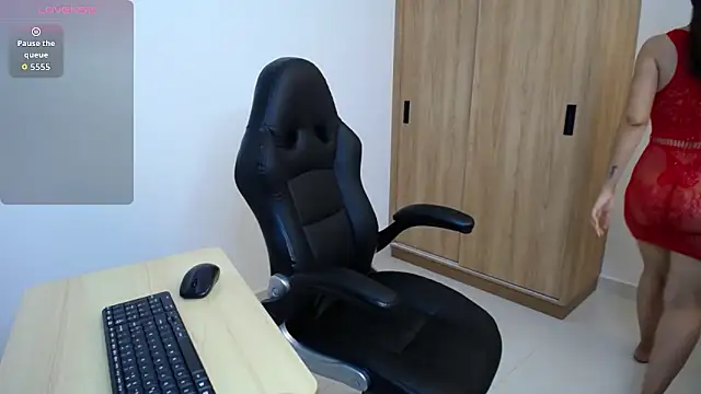 Snapshot of karoll_marquez chatting on February 2026 11:43:01 PM karoll marquez online show from February 2026 11:43:01 PM