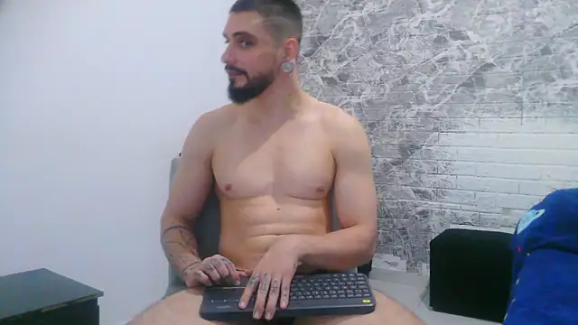 Snapshot of Aaron_kwok28 chatting on September 2025 10:12:01 PM Aaron kwok28 online show from September 2025 10:12:01 PM