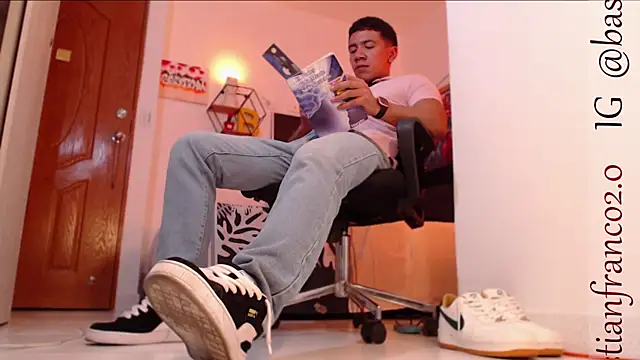 Snapshot of marc_ginale chatting on December 2024 04:09:01 AM marc ginale online show from December 2024 04:09:01 AM