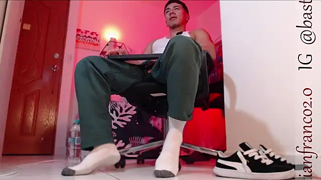 Snapshot of marc_ginale chatting on December 2024 02:38:01 AM marc ginale online show from December 2024 02:38:01 AM