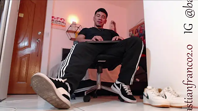 Snapshot of marc_ginale chatting on December 2024 01:57:02 AM marc ginale online show from December 2024 01:57:02 AM