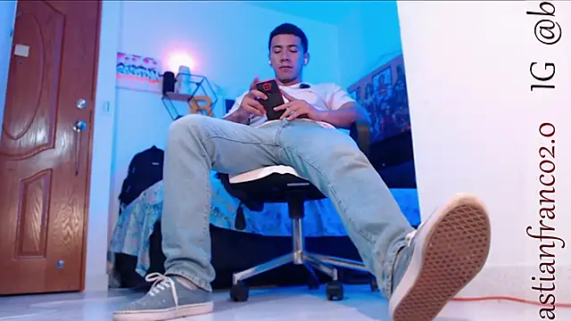 Snapshot of marc_ginale chatting on February 2025 04:59:01 AM marc ginale online show from February 2025 04:59:01 AM