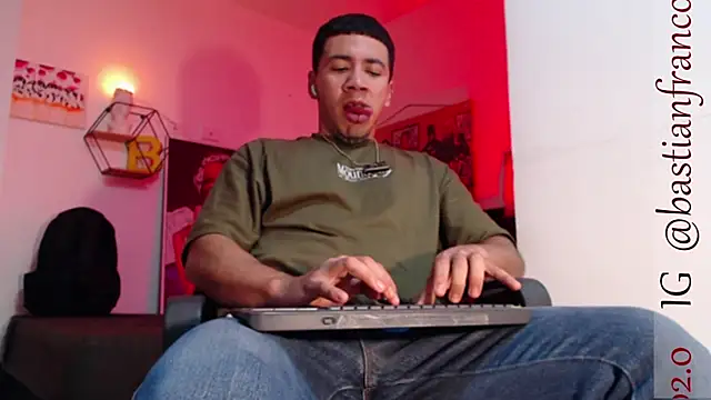 Snapshot of marc_ginale chatting on March 2025 04:58:02 AM marc ginale online show from March 2025 04:58:02 AM