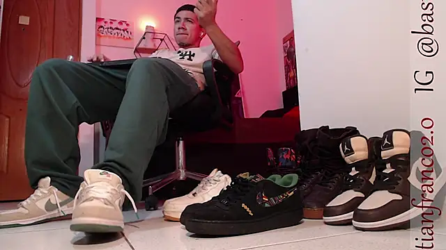 Snapshot of marc_ginale chatting on March 2025 07:05:02 AM marc ginale online show from March 2025 07:05:02 AM