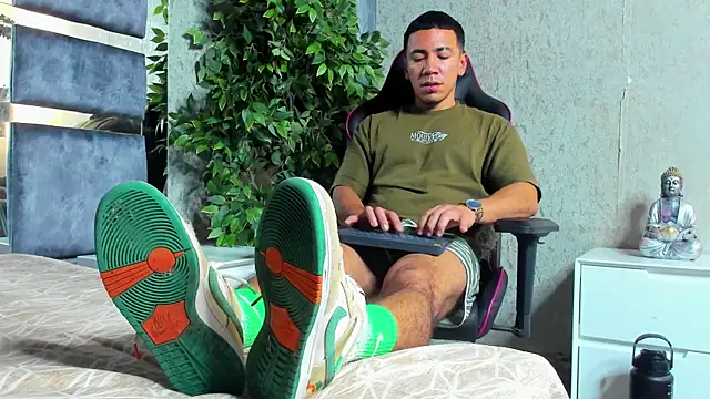 Snapshot of marc_ginale chatting on October 2025 11:55:01 PM marc ginale online show from October 2025 11:55:01 PM