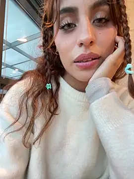 Snapshot of Katee_Jones chatting on December 2025 10:38:01 PM Katee Jones online show from December 2025 10:38:01 PM