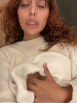 Snapshot of Katee_Jones chatting on December 2025 11:01:02 PM Katee Jones online show from December 2025 11:01:02 PM