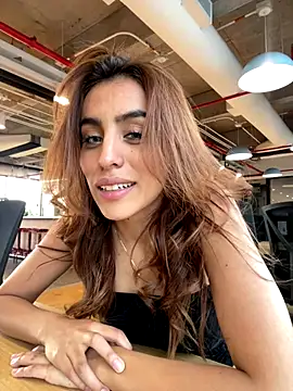 Snapshot of Katee_Jones chatting on December 2025 09:33:01 PM Katee Jones online show from December 2025 09:33:01 PM