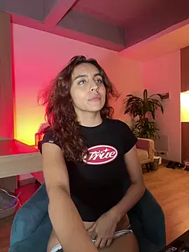 Snapshot of Katee_Jones chatting on January 2026 01:31:02 AM Katee Jones online show from January 2026 01:31:02 AM