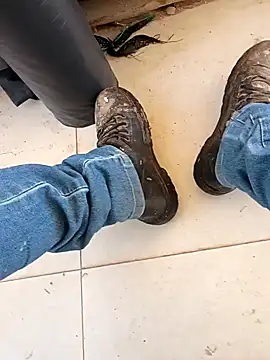 Snapshot of MorenoTatu chatting on April 2026 04:14:01 PM MorenoTatu online show from April 2026 04:14:01 PM