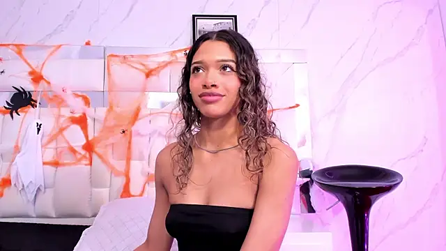 Snapshot of BritneyCollins chatting on October 2025 02:27:02 PM BritneyCollins online show from October 2025 02:27:02 PM