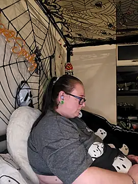 Bunny Cummings online show from October 2025 10:01:01 PM