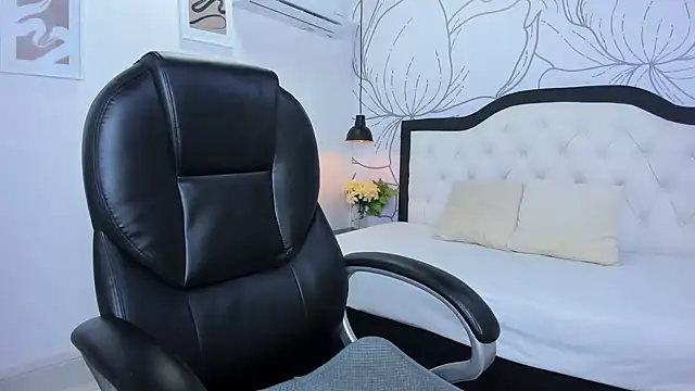 margot smith  online show from January 2025 12:07:02 PM