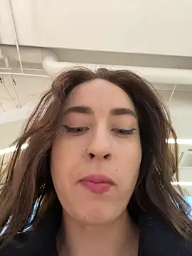 Holly Play online show from December 2024 09:17:01 AM