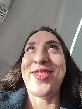 Holly Play online show from December 2024 09:24:01 AM