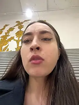 Holly Play online show from December 2024 12:44:01 PM