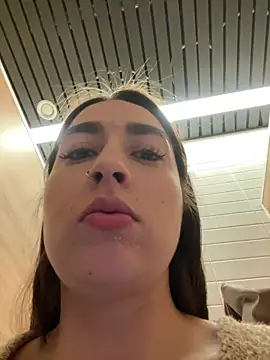 Holly Play online show from December 2024 12:31:01 PM