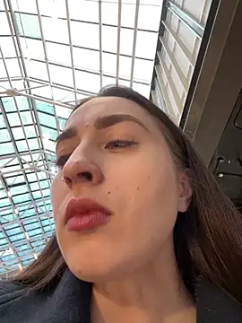 Holly Play online show from January 2025 09:10:02 AM