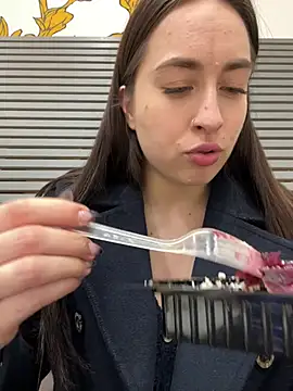 Holly Play online show from January 2025 12:18:01 PM