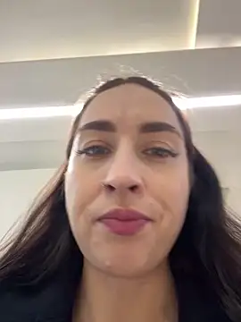 Holly Play online show from February 2025 08:06:01 AM