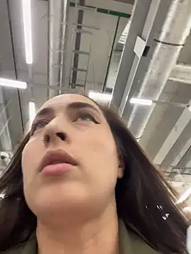 Holly Play online show from October 2025 07:05:02 AM