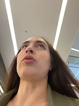 Holly Play online show from October 2025 09:06:02 AM