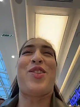 Holly Play online show from October 2025 09:10:01 AM