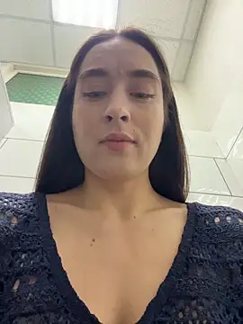 Holly Play online show from April 2026 10:17:02 AM