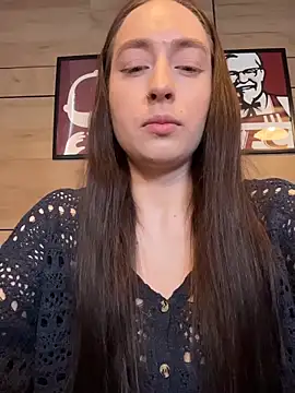 Holly Play online show from April 2026 12:25:02 PM