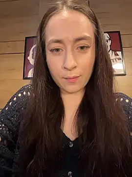 Holly Play online show from May 2026 12:10:01 PM