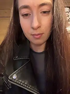 Holly Play online show from May 2026 10:10:01 AM