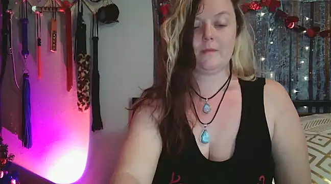 Snapshot of Lyrann89 chatting on January 2025 02:47:02 AM Lyrann89 online show from January 2025 02:47:02 AM