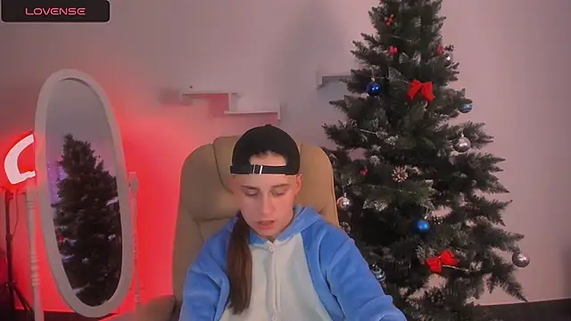 Snapshot of Dolly__Queen_ chatting on December 2024 11:19:01 PM Dolly Queen online show from December 2024 11:19:01 PM