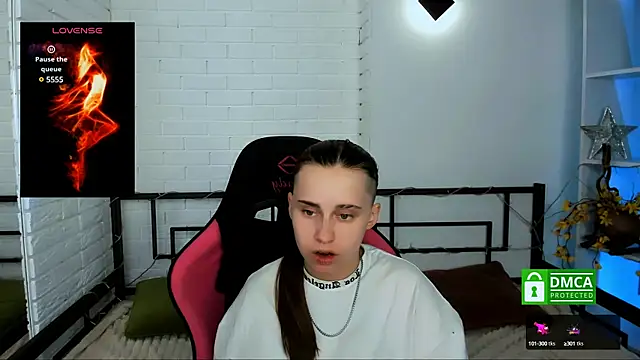 Snapshot of Dolly__Queen_ chatting on December 2024 08:13:01 PM Dolly Queen online show from December 2024 08:13:01 PM