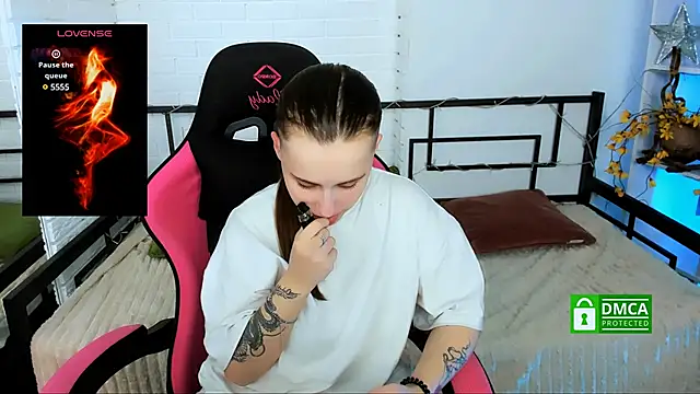 Snapshot of Dolly__Queen_ chatting on December 2024 11:14:01 PM Dolly Queen online show from December 2024 11:14:01 PM