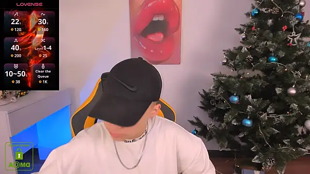 Snapshot of Dolly__Queen_ chatting on December 2024 08:34:01 PM Dolly Queen online show from December 2024 08:34:01 PM