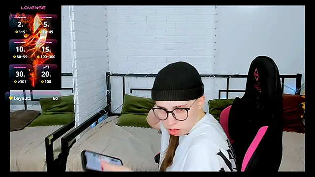 Snapshot of Dolly__Queen_ chatting on December 2024 02:21:02 AM Dolly Queen online show from December 2024 02:21:02 AM