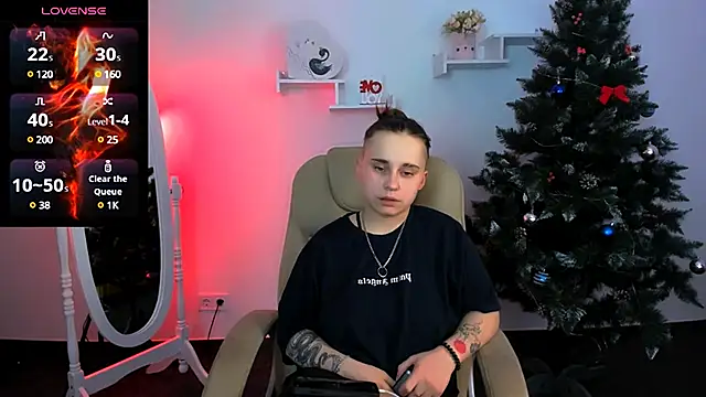 Snapshot of Dolly__Queen_ chatting on January 2025 02:28:02 AM Dolly Queen online show from January 2025 02:28:02 AM