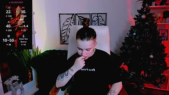 Snapshot of Dolly__Queen_ chatting on January 2025 02:29:02 AM Dolly Queen online show from January 2025 02:29:02 AM