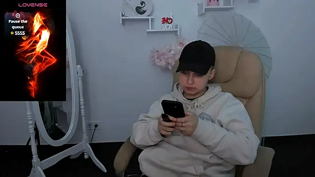 Snapshot of Dolly__Queen_ chatting on January 2025 11:54:01 PM Dolly Queen online show from January 2025 11:54:01 PM