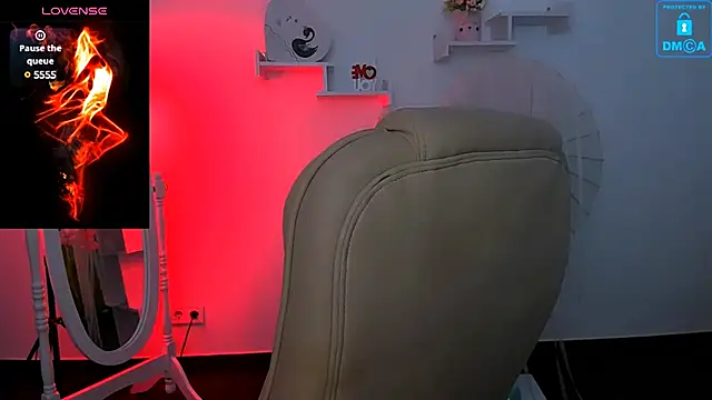 Snapshot of Dolly__Queen_ chatting on January 2025 08:32:02 PM Dolly Queen online show from January 2025 08:32:02 PM