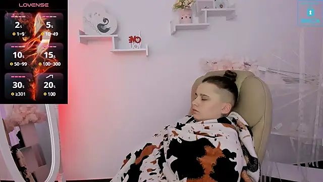 Snapshot of Dolly__Queen_ chatting on January 2025 12:17:02 AM Dolly Queen online show from January 2025 12:17:02 AM