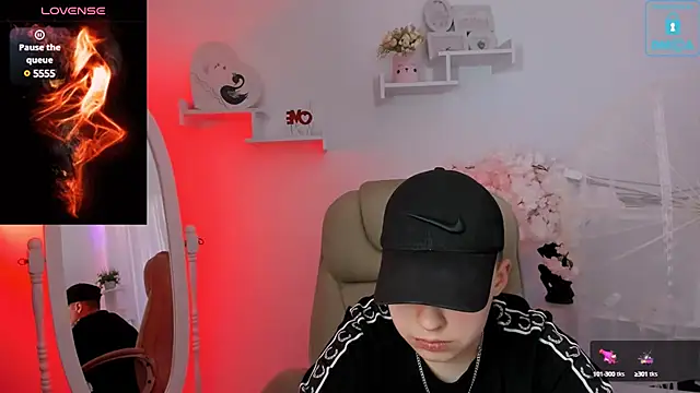 Snapshot of Dolly__Queen_ chatting on February 2025 08:46:01 PM Dolly Queen online show from February 2025 08:46:01 PM