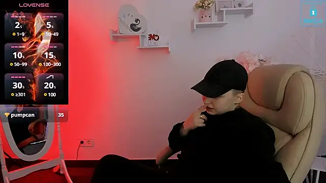 Snapshot of Dolly__Queen_ chatting on February 2025 11:55:02 PM Dolly Queen online show from February 2025 11:55:02 PM