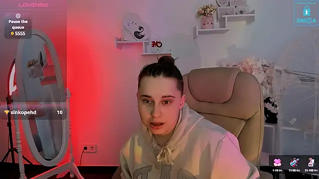 Snapshot of Dolly__Queen_ chatting on February 2025 11:34:02 PM Dolly Queen online show from February 2025 11:34:02 PM