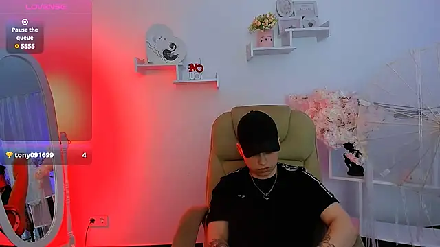 Snapshot of Dolly__Queen_ chatting on February 2025 12:27:01 AM Dolly Queen online show from February 2025 12:27:01 AM