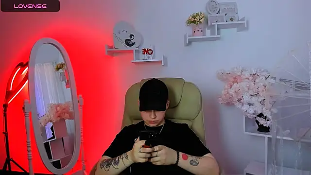 Snapshot of Dolly__Queen_ chatting on February 2025 09:43:01 PM Dolly Queen online show from February 2025 09:43:01 PM