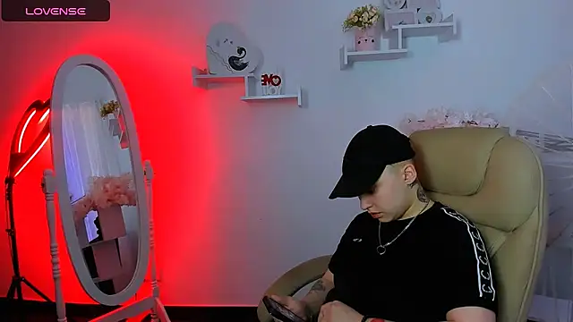 Snapshot of Dolly__Queen_ chatting on February 2025 12:48:01 AM Dolly Queen online show from February 2025 12:48:01 AM