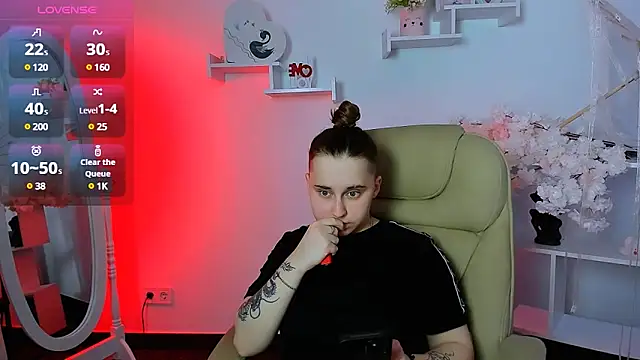 Snapshot of Dolly__Queen_ chatting on February 2025 08:58:01 PM Dolly Queen online show from February 2025 08:58:01 PM